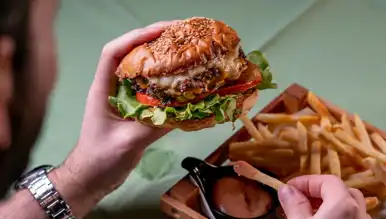 Hamburgerlerde Şok! Dana Eti Yerine Tek Tırnaklı Hayvan Eti!