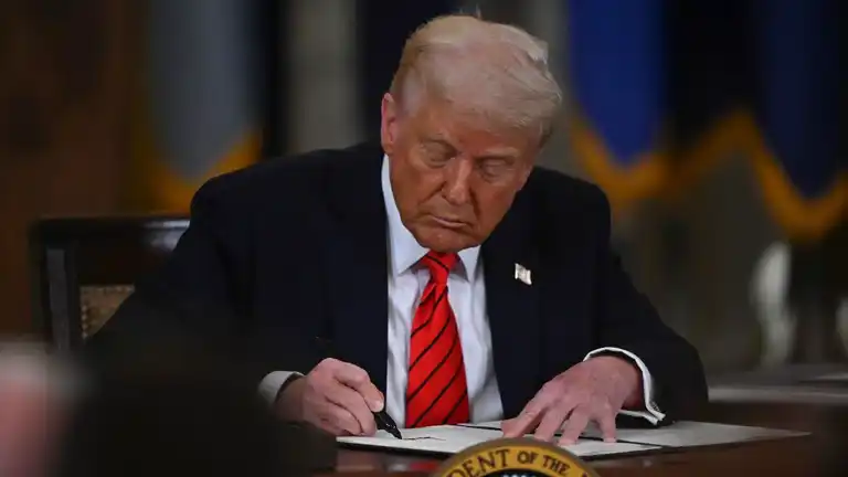 Trump, Yeni Gümrük Vergileri'ni Yürürlüğe Koydu